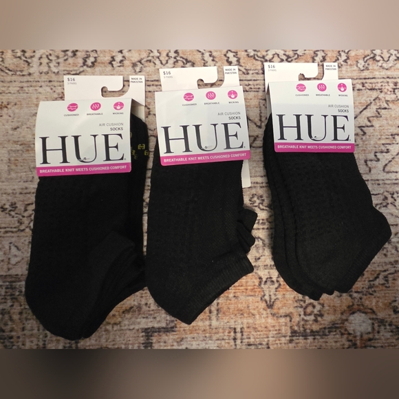 HUE Accessories - NWT HUE 9 Pairs Air Cushion Black No Show Women's socks